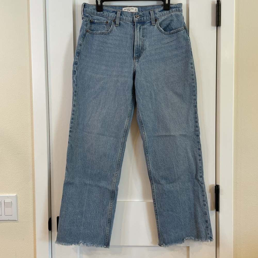 Abercrombie Fitch The Baggy Low Rise Jeans 28 Denim Distressed Cowboy Raw‎ Edge